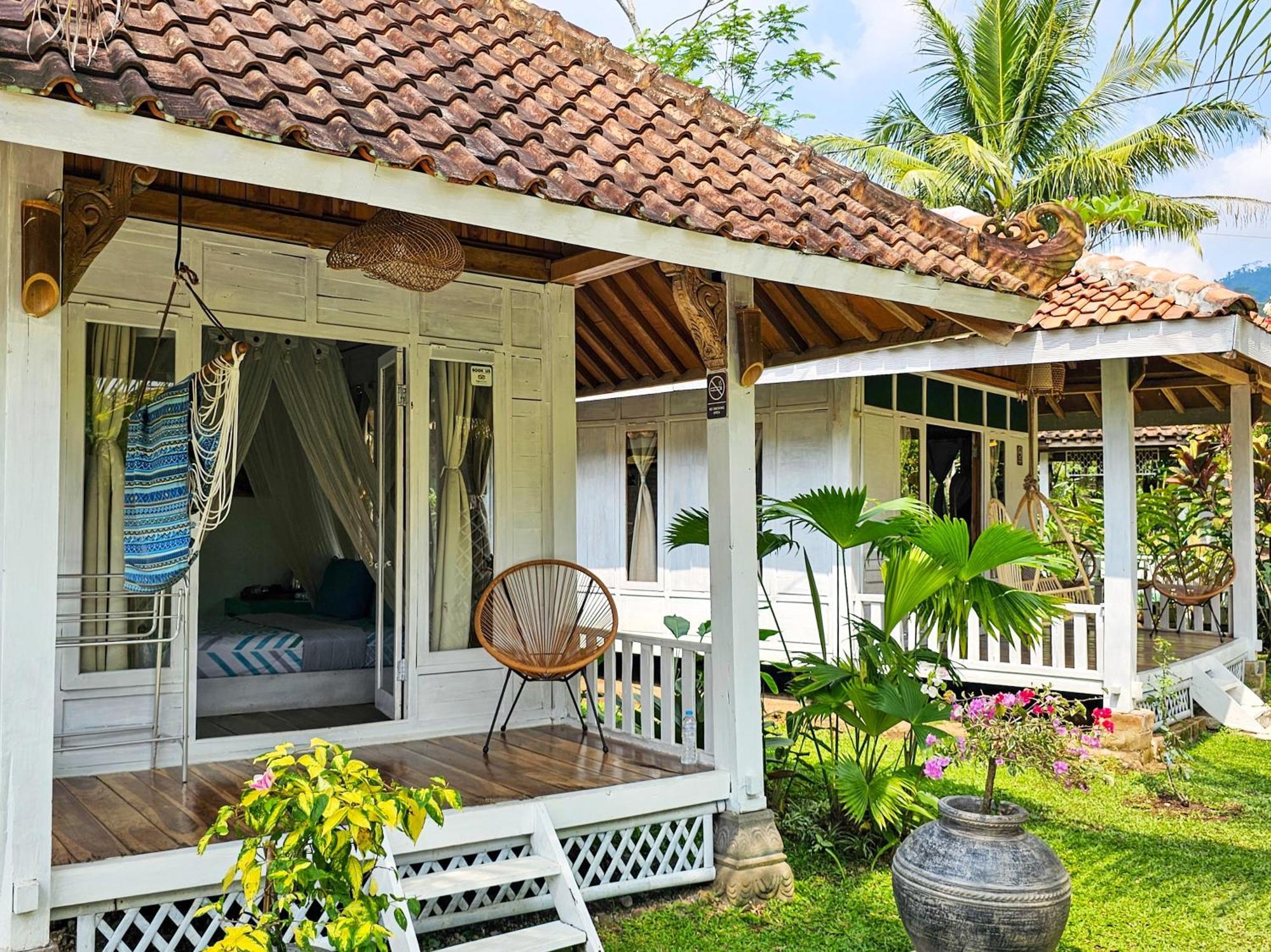Janur Bungalow Magelang Habitación foto
